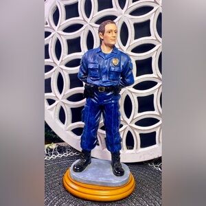 Vanmark Blue Hats of Bravery MAN IN BLUE Police Figurine PE88898 02/0249